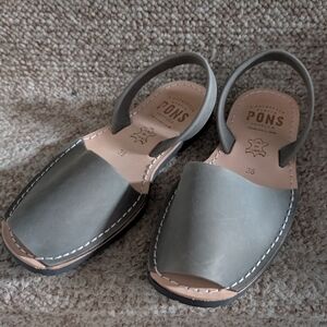 Women's Gray Pons Leather Sandals